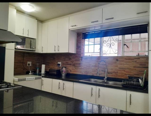 3 BEDROOM SECTIONAL TITLE FOR SALE IN WATERVAL PARK